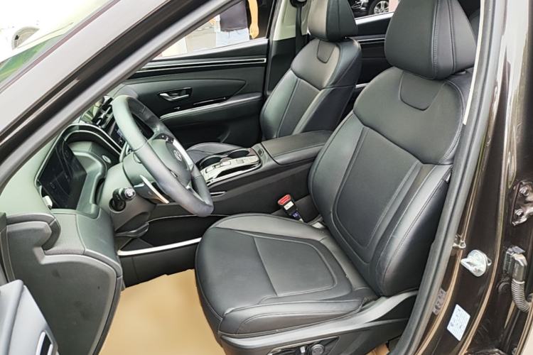 Used Hyundai Tucson  Left Front Seat