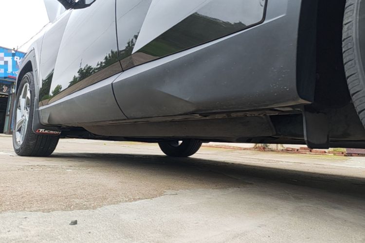 Used Hyundai Tucson  Left Side Sill