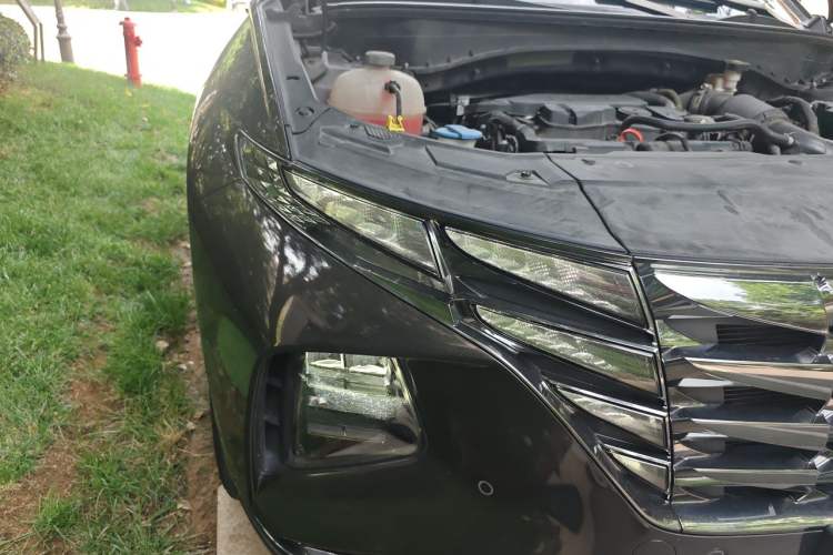 Used Hyundai Tucson  Right Front Headlight