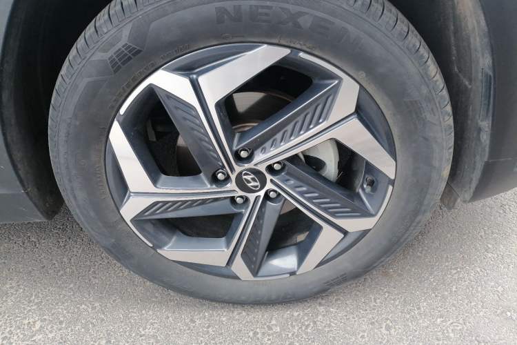 Used Hyundai Tucson 2021 Tucson L 1.5T DCT Luxury Prestige Edition Right Front Wheel Hub