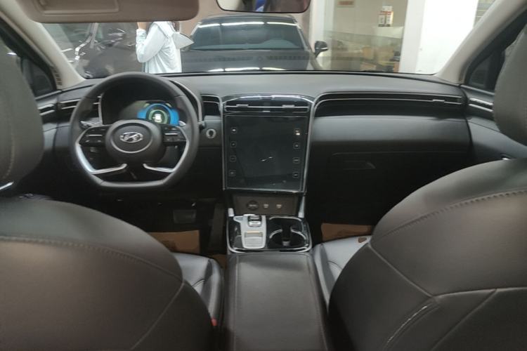 Used Hyundai Tucson 2021 Tucson L 1.5T DCT GLX Elite Edition Center Console