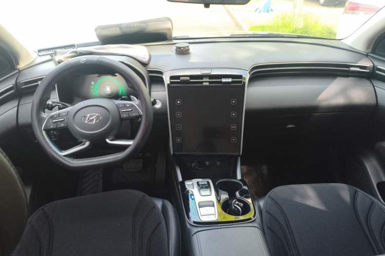 Used Hyundai Tucson 2021 Tucson L 1.5T DCT GLX Elite Edition Center Console