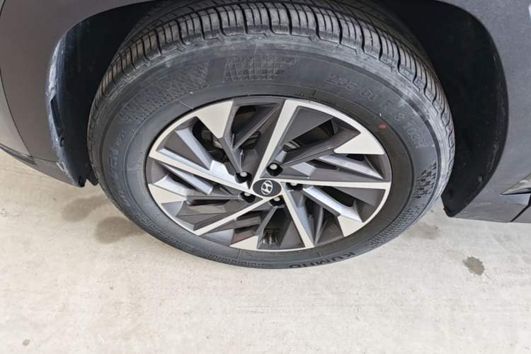 Used Hyundai Tucson 2021 Tucson L 1.5T DCT GLX Elite Edition Left Front Wheel Hub