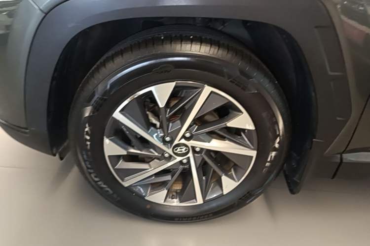 Used Hyundai Tucson 2021 Tucson L 1.5T DCT GLX Elite Edition Left Front Wheel Hub
