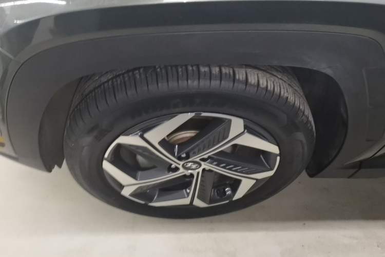 Used Hyundai Tucson 2021 Tucson L 1.5T DCT Luxury Prestige Edition Left Front Wheel Hub