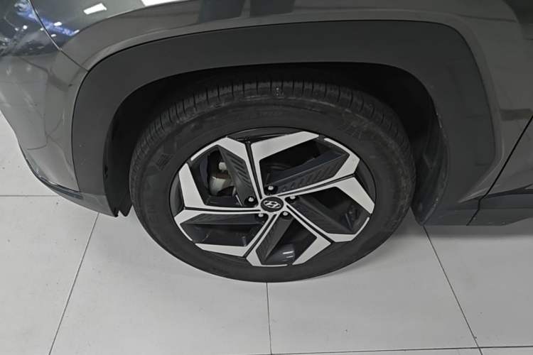 Used Hyundai Tucson 2021 Tucson L 1.5T DCT Luxury Prestige Edition Left Front Wheel Hub