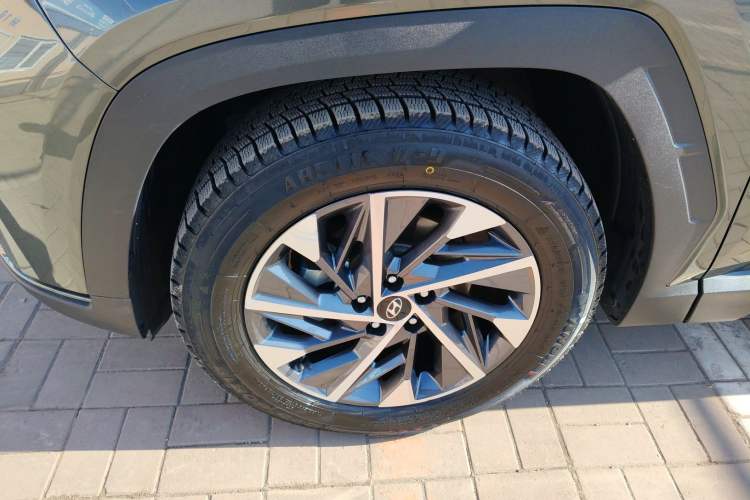 Used Hyundai Tucson 2021 Tucson L 1.5T DCT GLX Elite Edition Left Front Wheel Hub