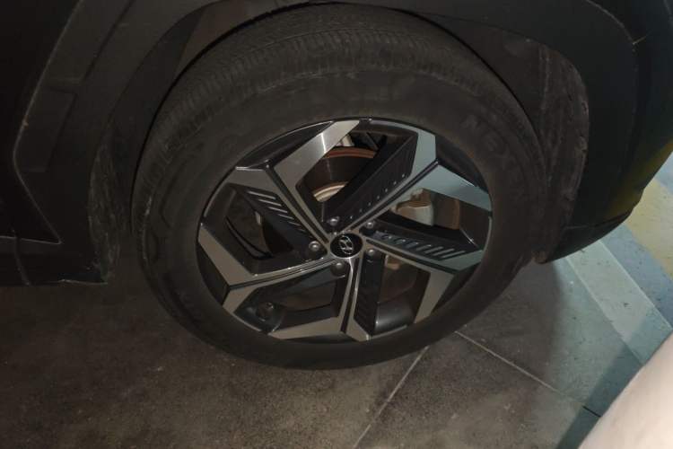 Used Hyundai Tucson 2021 Tucson L 1.5T DCT Luxury Prestige Edition Right Front Wheel Hub