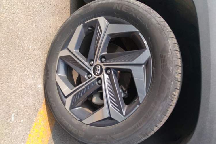 Used Hyundai Tucson 2021 Tucson L 1.5T DCT Luxury Prestige Edition Right Front Wheel Hub