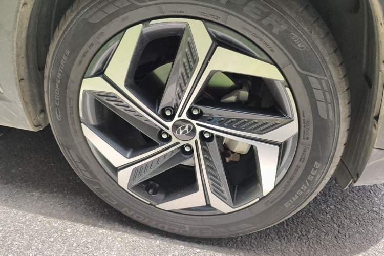 Used Hyundai Tucson 2021 Tucson L 1.5T DCT Luxury Prestige Edition Right Front Wheel Hub