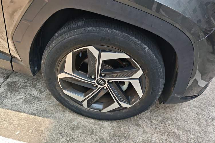 Used Hyundai Tucson 2021 Tucson L 1.5T DCT Luxury Prestige Edition Right Front Wheel Hub