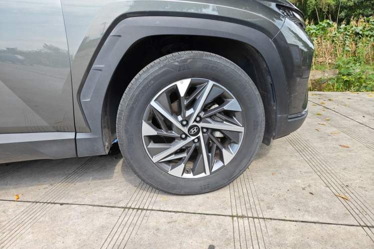 Used Hyundai Tucson 2021 Tucson L 1.5T DCT GLX Elite Edition Right Front Wheel Hub