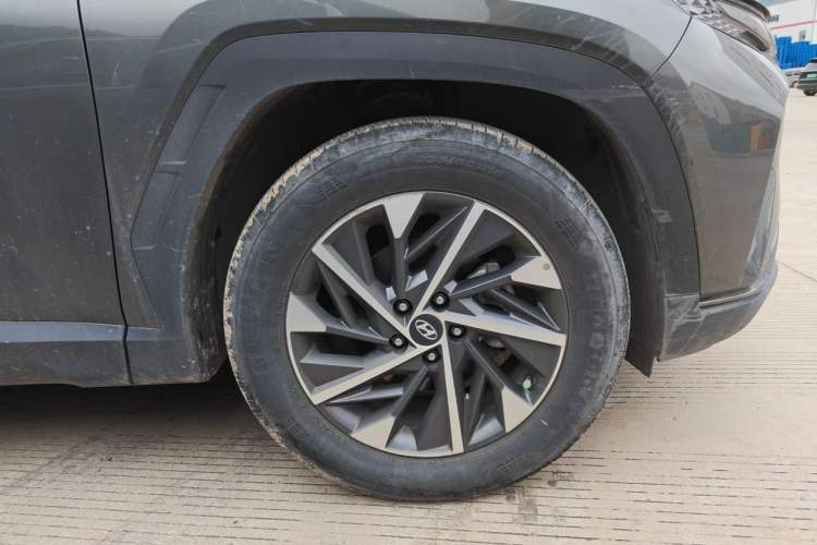 Used Hyundai Tucson 2021 Tucson L 1.5T DCT GLX Elite Edition Right Front Wheel Hub