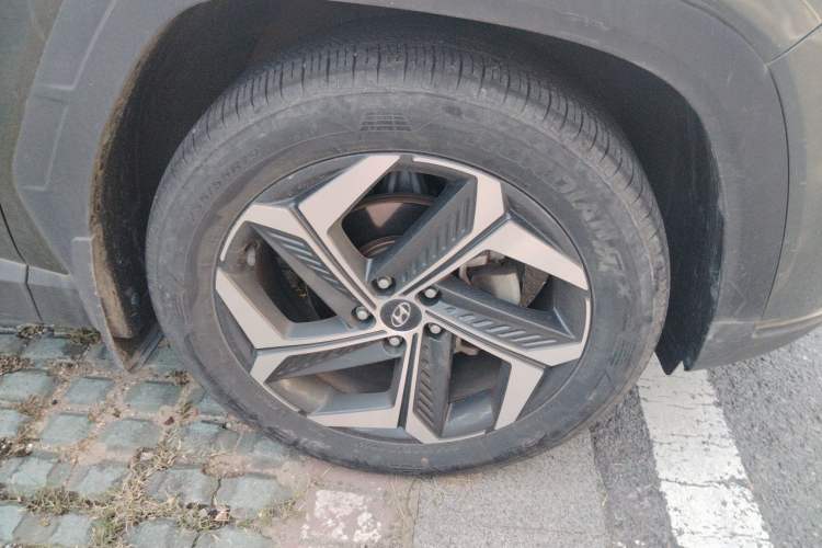 Used Hyundai Tucson 2021 Tucson L 1.5T DCT Luxury Prestige Edition Right Front Wheel Hub