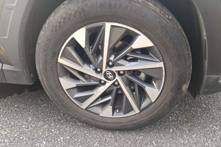 Used Hyundai Tucson 2021 Tucson L 1.5T DCT GLX Elite Edition Right Front Wheel Hub