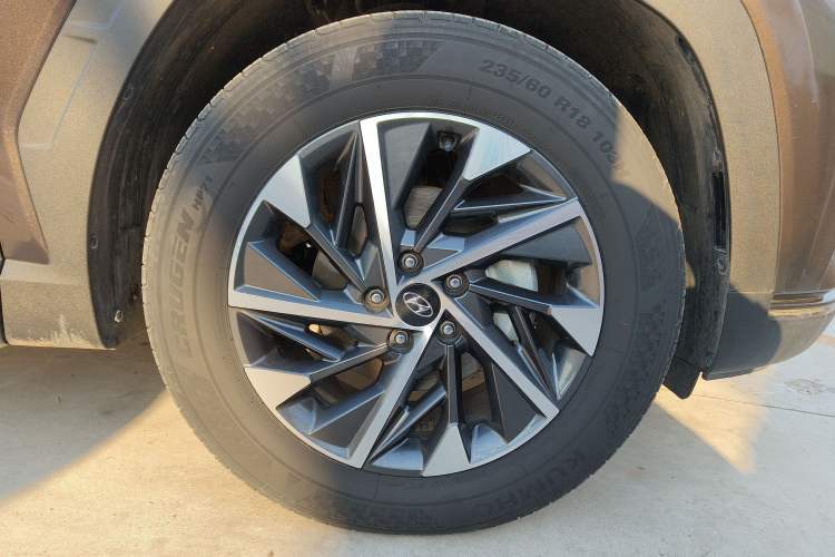Used Hyundai Tucson 2021 Tucson L 1.5T DCT GLX Elite Edition Right Front Wheel Hub