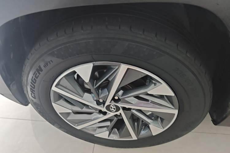 Used Hyundai Tucson 2021 Tucson L 1.5T DCT GLX Elite Edition Left Front Wheel Hub