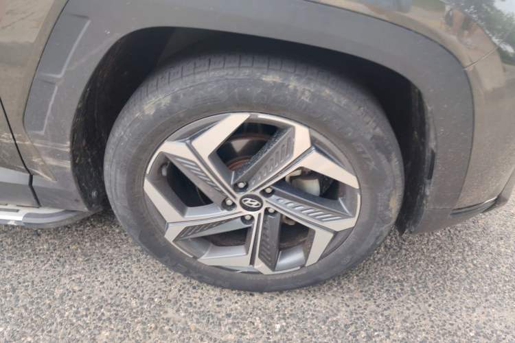 Used Hyundai Tucson 2021 Tucson L 1.5T DCT Luxury Prestige Edition Right Front Wheel Hub