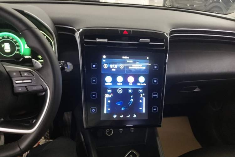 Used Hyundai Tucson 2021 Tucson L 1.5T DCT GLX Elite Edition Audio And AC Panel