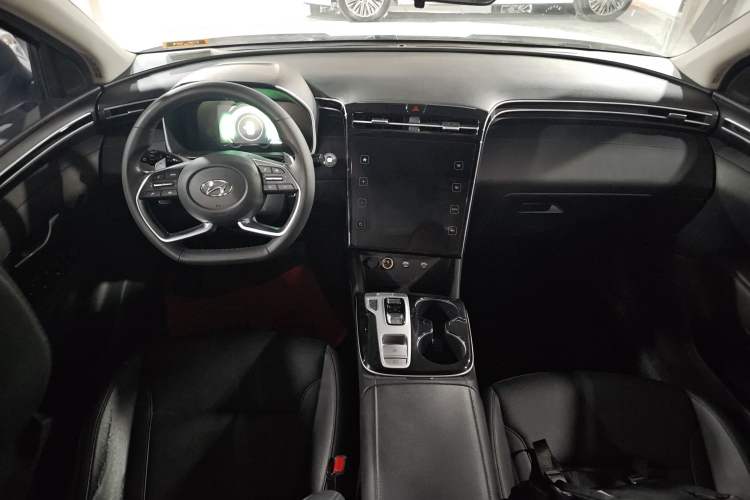 Used Hyundai Tucson 2021 Tucson L 1.5T DCT GLX Elite Edition Center Console