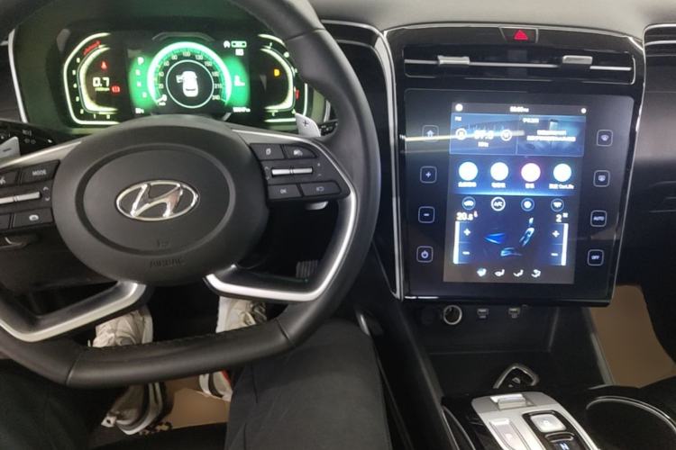 Used Hyundai Tucson 2021 Tucson L 1.5T DCT GLX Elite Edition Center Console