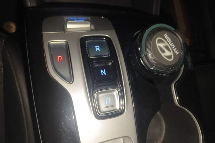 Used Hyundai Tucson 2021 Tucson L 1.5T DCT GLX Elite Edition Gear Lever