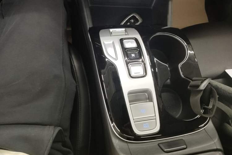 Used Hyundai Tucson 2021 Tucson L 1.5T DCT GLX Elite Edition Gear Lever