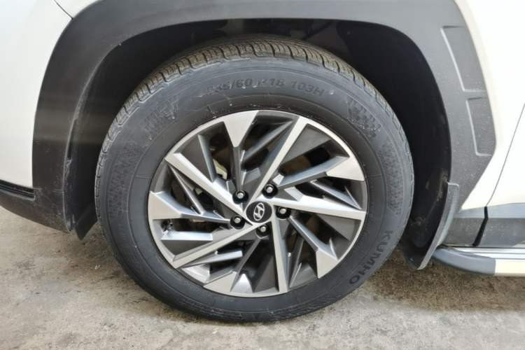 Used Hyundai Tucson 2021 Tucson L 1.5T DCT GLX Elite Edition Left Front Wheel Hub