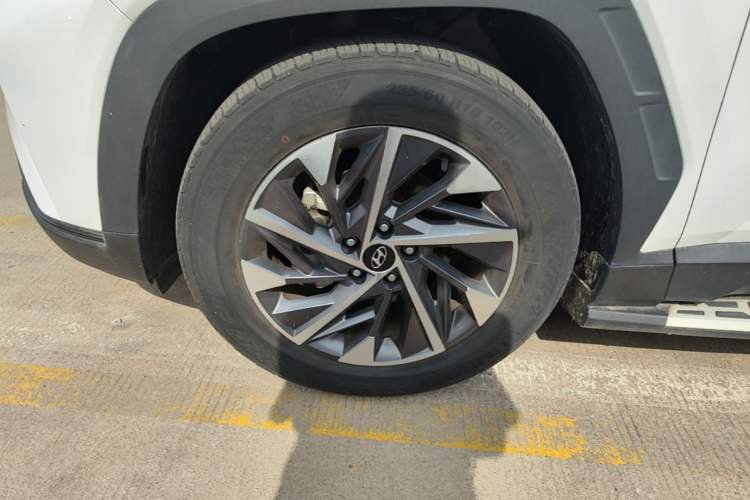Used Hyundai Tucson 2021 Tucson L 1.5T DCT GLX Elite Edition Left Front Wheel Hub