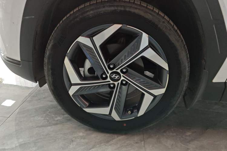 Used Hyundai Tucson 2021 Tucson L 1.5T DCT Luxury Prestige Edition Left Front Wheel Hub