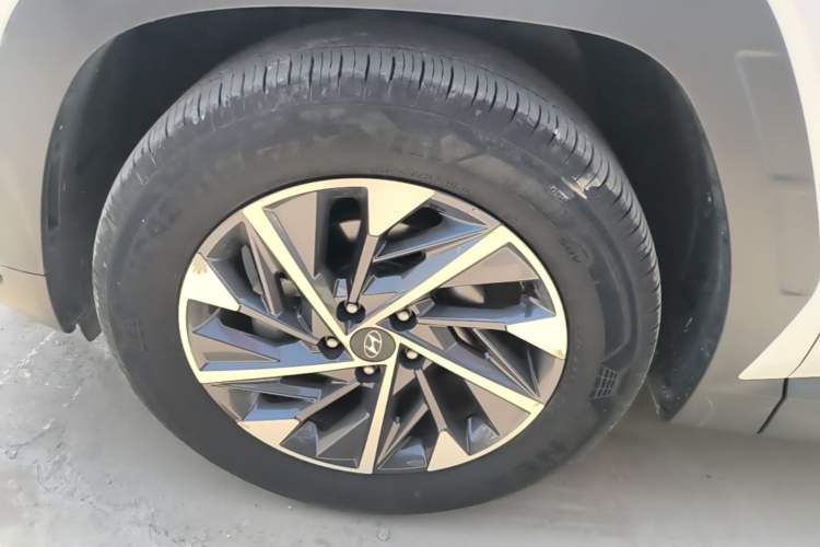 Used Hyundai Tucson 2021 Tucson L 1.5T DCT GLX Elite Edition Left Front Wheel Hub