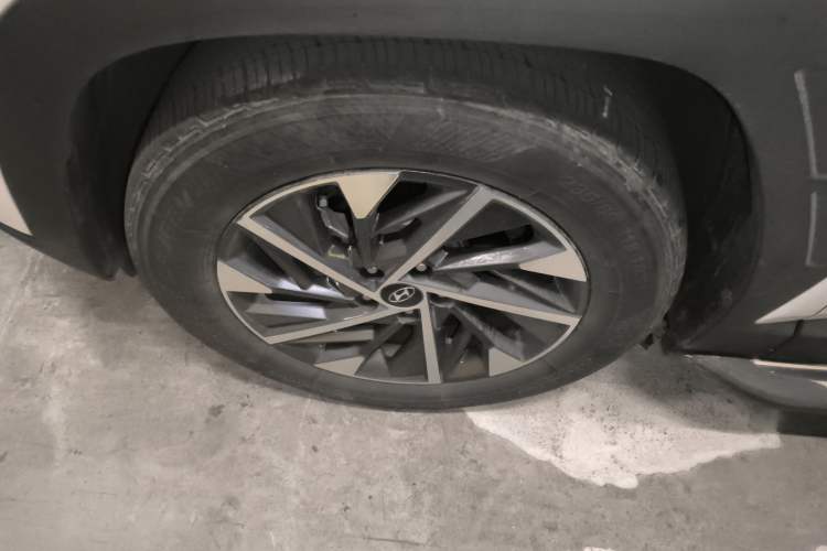 Used Hyundai Tucson 2021 Tucson L 1.5T DCT GLX Elite Edition Left Front Wheel Hub
