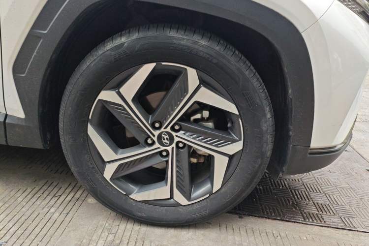 Used Hyundai Tucson 2021 Tucson L 1.5T DCT Luxury Prestige Edition Right Front Wheel Hub