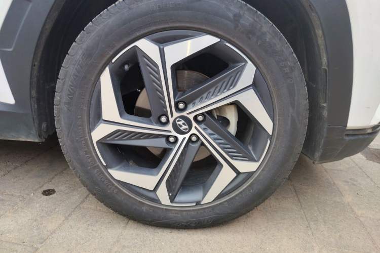 Used Hyundai Tucson 2021 Tucson L 1.5T DCT Luxury Prestige Edition Right Front Wheel Hub