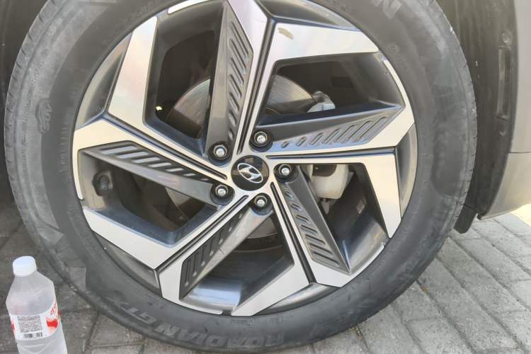 Used Hyundai Tucson 2021 Tucson L 1.5T DCT TOP Flagship Edition Right Front Wheel Hub