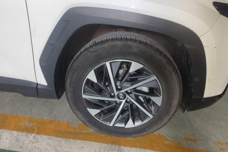 Used Hyundai Tucson 2021 Tucson L 1.5T DCT GLX Elite Edition Right Front Wheel Hub