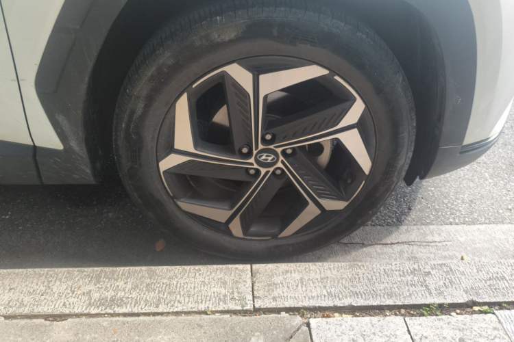 Used Hyundai Tucson 2021 Tucson L 1.5T DCT Luxury Prestige Edition Right Front Wheel Hub