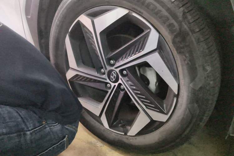 Used Hyundai Tucson 2021 Tucson L 1.5T DCT TOP Flagship Edition Right Front Wheel Hub