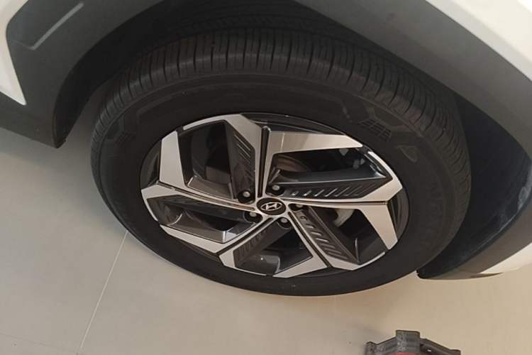 Used Hyundai Tucson 2021 Tucson L 1.5T DCT TOP Flagship Edition Right Front Wheel Hub