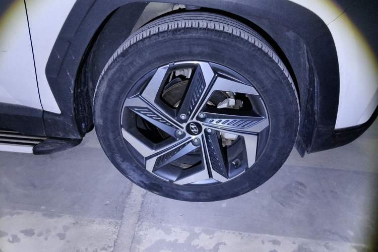 Used Hyundai Tucson 2021 Tucson L 1.5T DCT Luxury Prestige Edition Right Front Wheel Hub