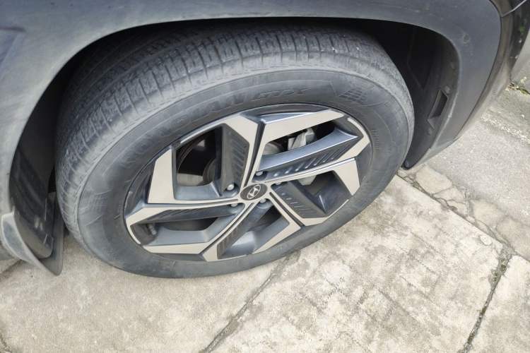 Used Hyundai Tucson 2022 Tucson L 1.5T DCT LUX Prestige Edition N Line Right Front Wheel Hub