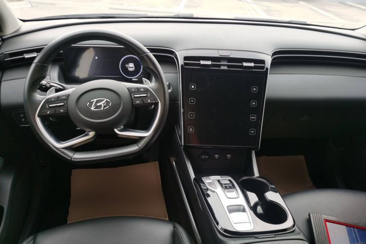 Used Hyundai Tucson 2022 Tucson L 2.0L Hybrid · Flagship Edition Center Console
