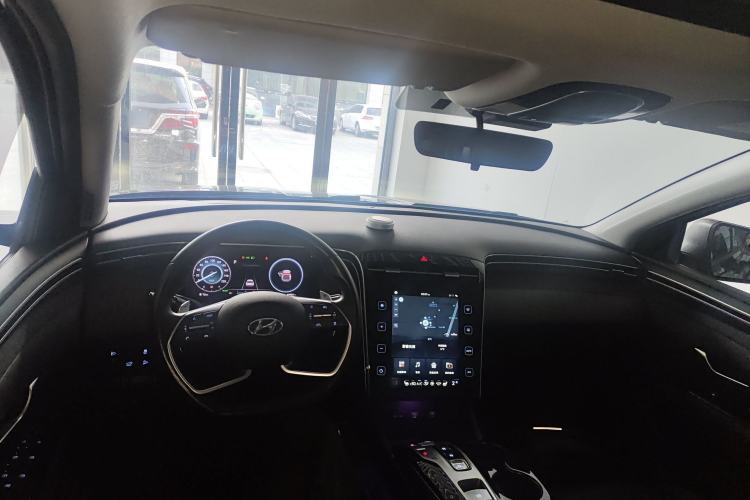 Used Hyundai Tucson 2022 Tucson L 2.0L Hybrid · Flagship Edition Center Console