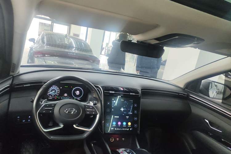 Used Hyundai Tucson 2022 Tucson L 2.0L Hybrid · Flagship Edition Center Console