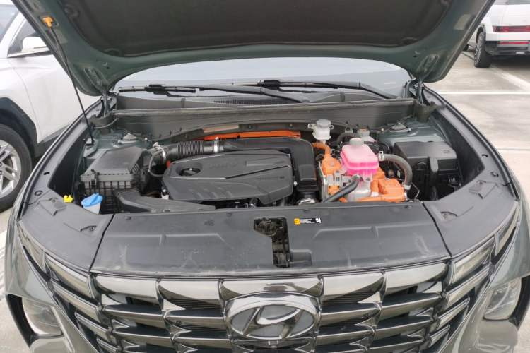 Used Hyundai Tucson 2022 Tucson L 2.0L Hybrid · Flagship Edition Engine Bay