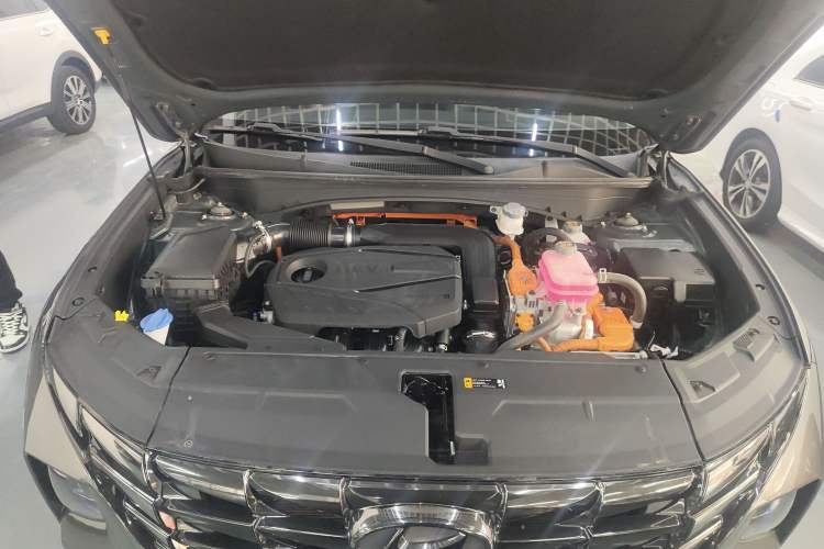 Used Hyundai Tucson 2022 Tucson L 2.0L Hybrid · Flagship Edition Engine Bay