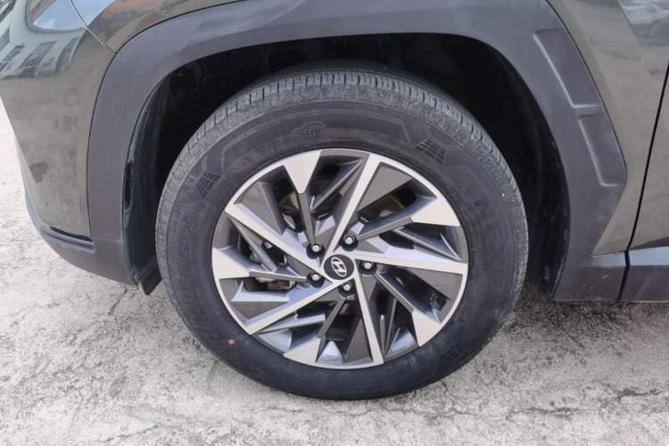 Used Hyundai Tucson 2022 Tucson L 2.0L Hybrid - Prestige Edition Left Front Wheel Hub