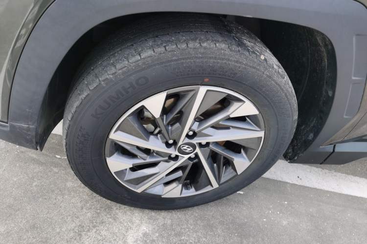 Used Hyundai Tucson 2022 Tucson L 2.0L Hybrid · Flagship Edition Left Front Wheel Hub