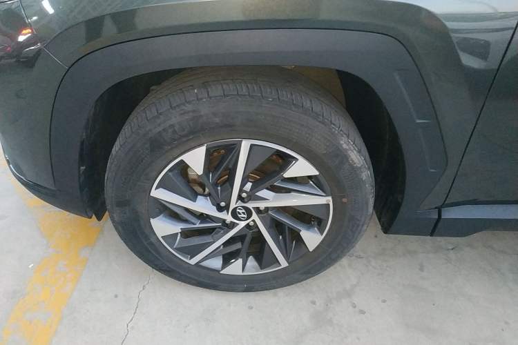 Used Hyundai Tucson 2022 Tucson L 2.0L Hybrid · Flagship Edition Left Front Wheel Hub