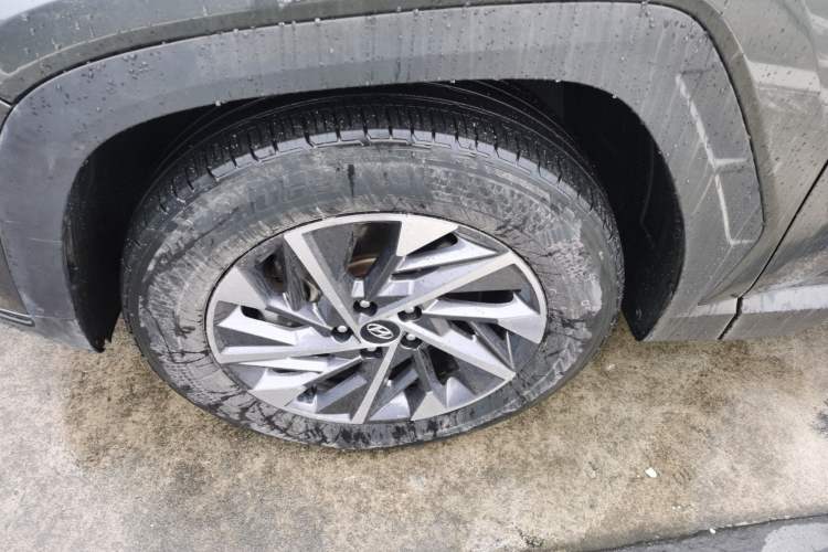 Used Hyundai Tucson 2022 Tucson L 2.0L Hybrid · Flagship Edition Left Front Wheel Hub